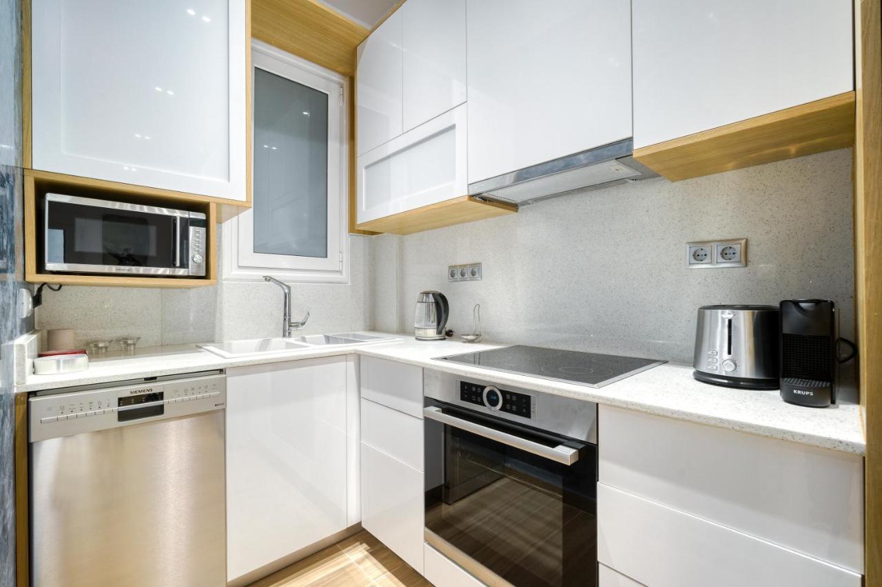 Stylish, Sunny New 2 Bedroom, Prime Central アテネ エクステリア 写真