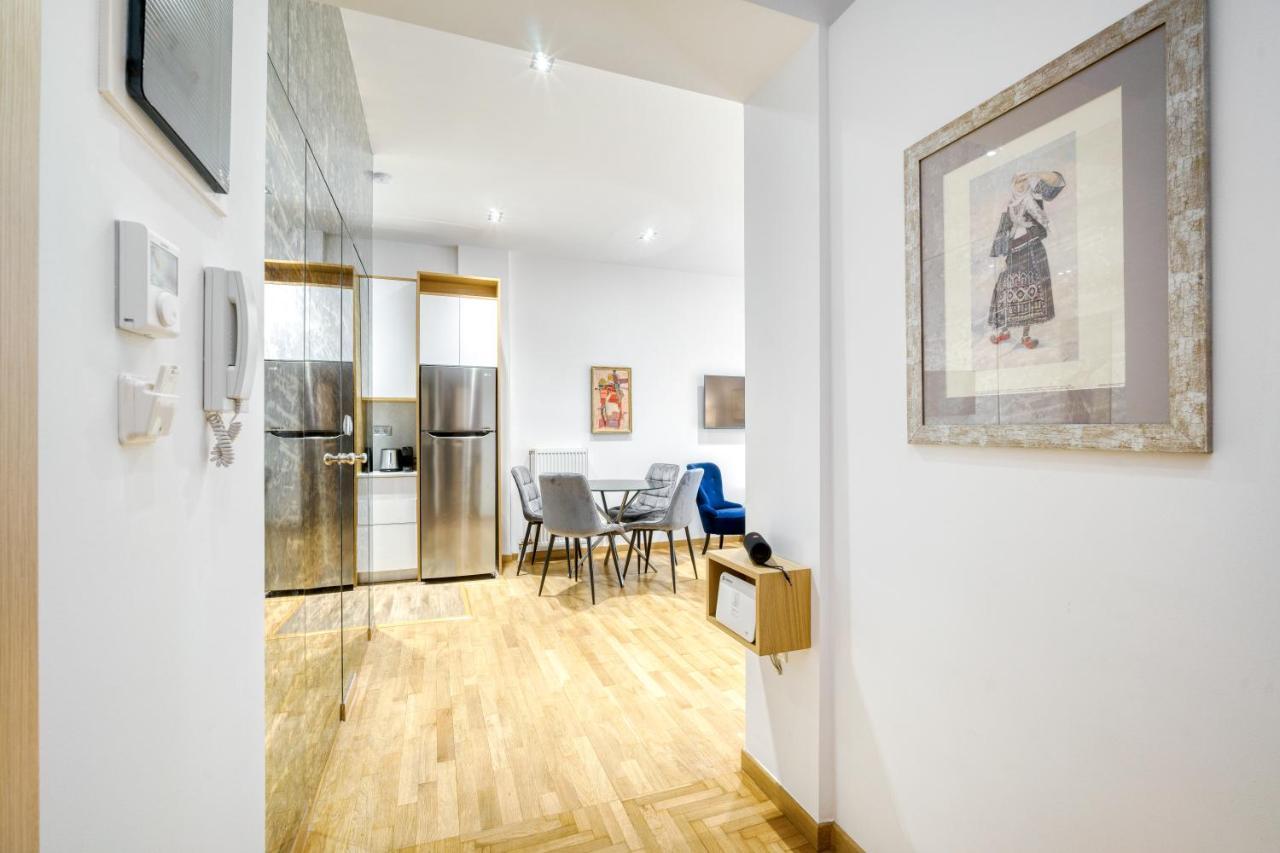 Stylish, Sunny New 2 Bedroom, Prime Central アテネ エクステリア 写真